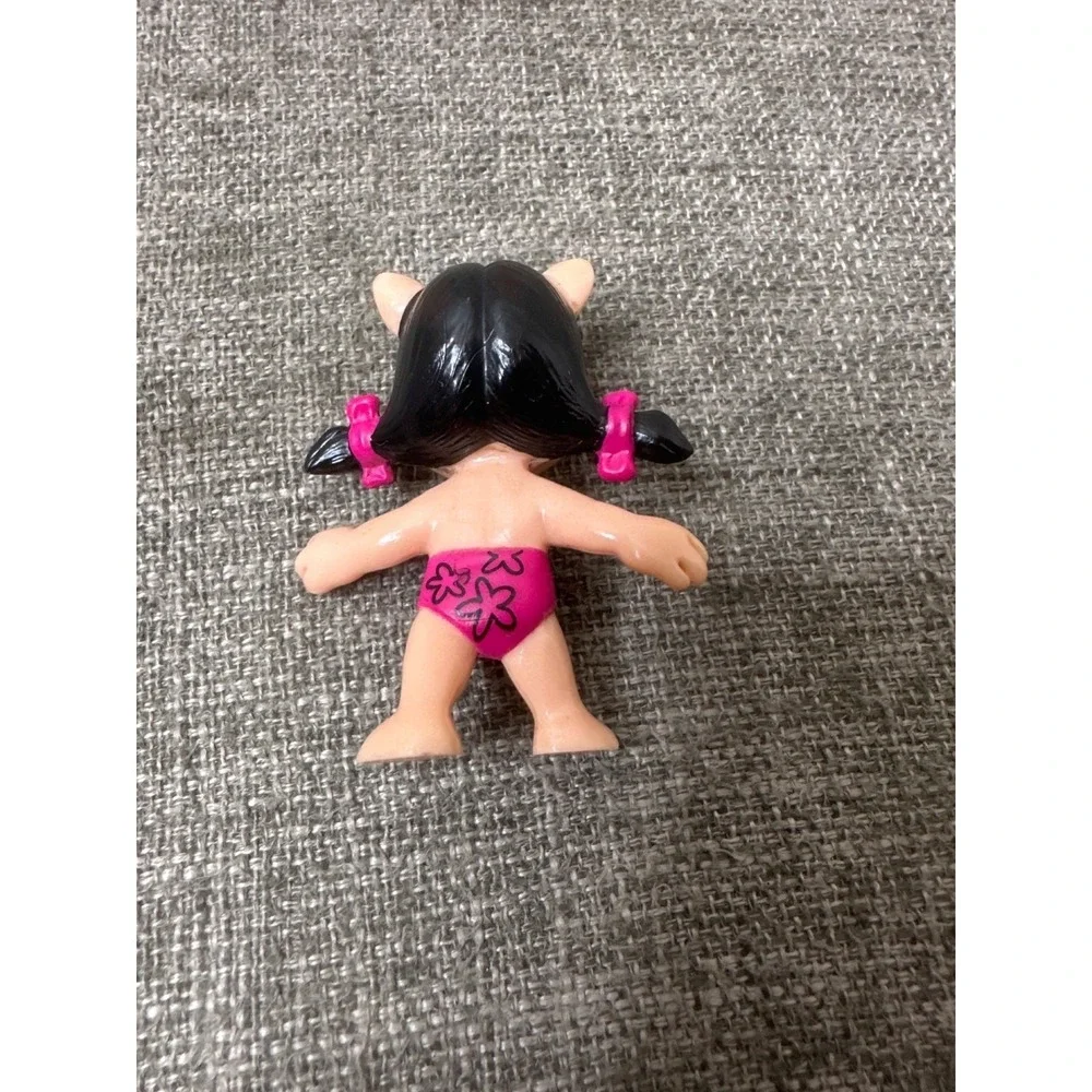 Vintage 1991 Warner Bros Petunia Pig Toy Figurine 3